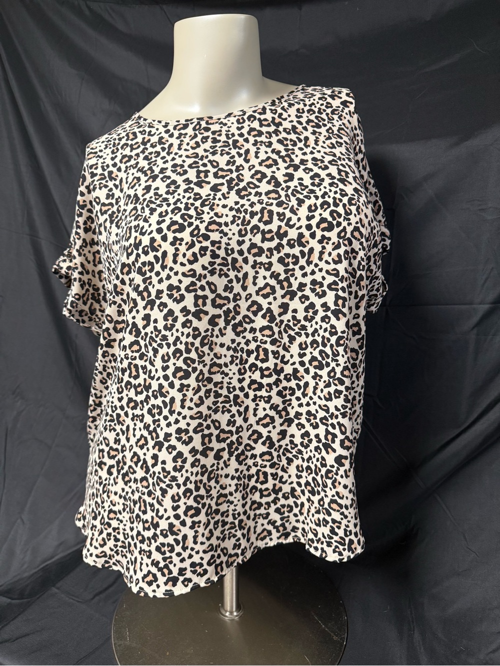 Maurices Cream and Black Leopard Print Short Sleeve Top